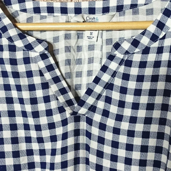 Croft & Barrow prairie lightweight blue white gingham pullover v-neck 1X - Picture 3 of 7